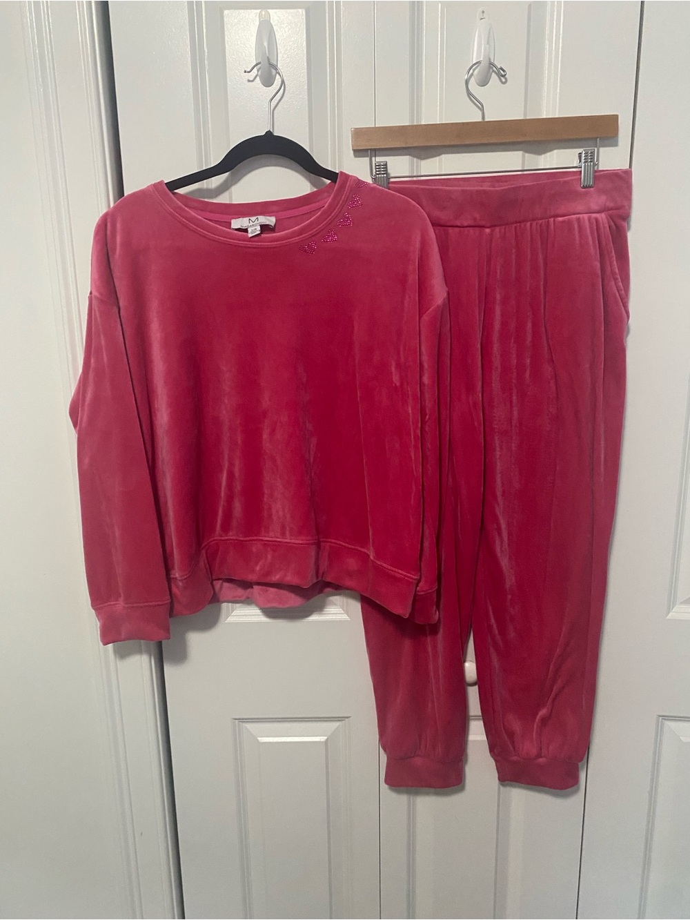 Magaschoni Plush Velour Vibrant Pink Lounge Set